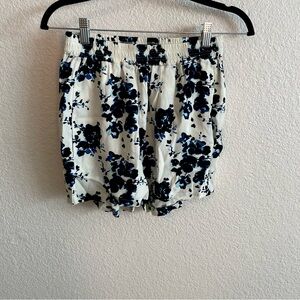 NWT Won Hundred White Blue Floral Watercolor Women’s Shorts